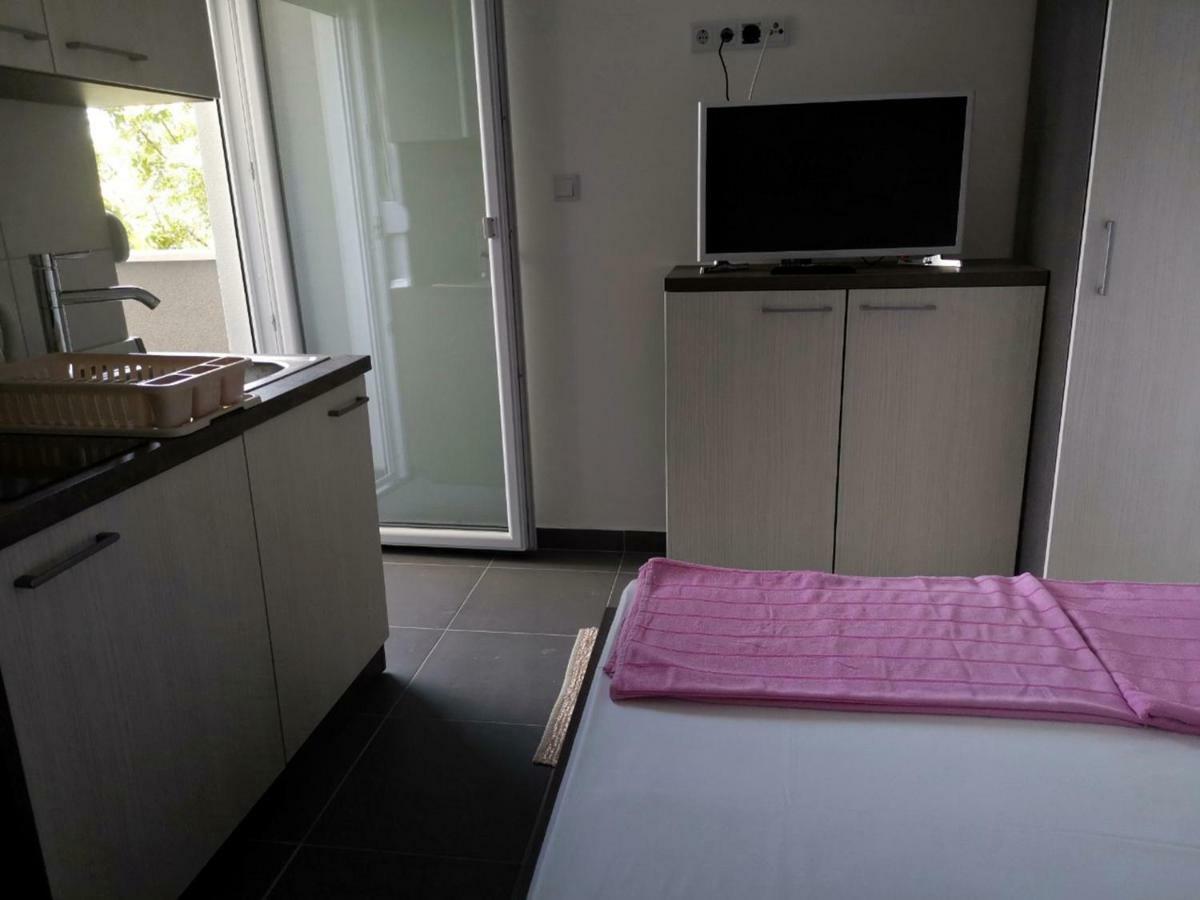 Apartments Lukrecia 内乌姆 外观 照片